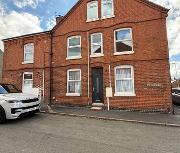 3 bedroom flat to rent - Photo 3