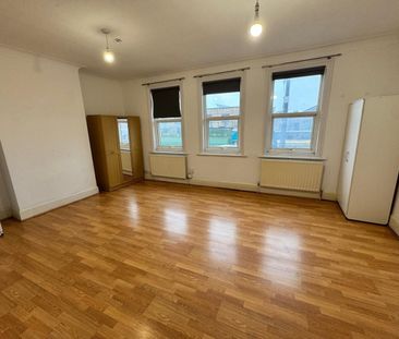 2 Bed Flat, Portswood Road, SO17 - Photo 1