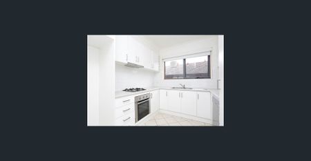 Size, sophistication & location! - Photo 2