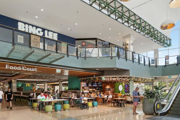 Jade Gardens: Heavenly Top Floor Chic Apartment With Light, Tree Top Views, Skylight, High Ceilings, Lift Access, Walk to Bayside, Train, Bus & Cafes - Photo 1