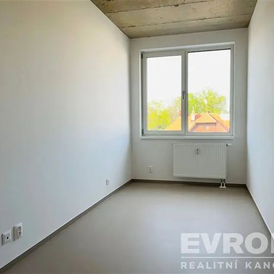 Pronájem nového nevybaveného moderního bytu 4+1, 67,7 m - Photo 1