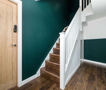 Fully Refurbished Professional Houseshare 💚 Room 5 – Executive En-S... - Photo 3