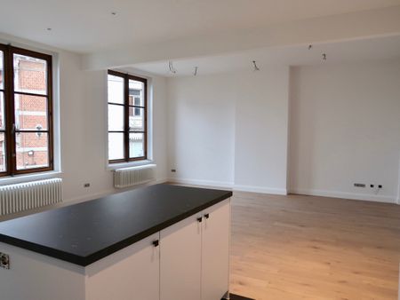 Ruim appartement met 2 slaapkamers aan de Markt in Lokeren! - Photo 2