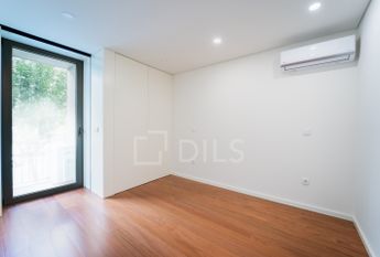 Apartamento T1 com varanda - Novo - Casa da Musica - Rotunda Boavista