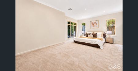 Grand Family Residence in the Heart of Glen Waverley - Photo 2