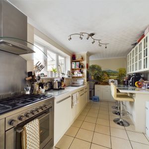 Garth Square, Bracknell Garth Square, Bracknell - Photo 3