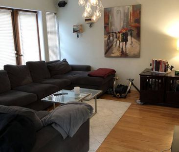 Available December 1st - Spacious 3 Bedroom Home in Kerrisdale - Photo 5