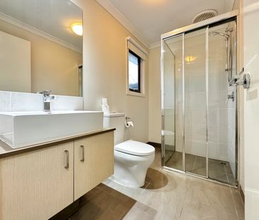 MODERN TWO BEDROOM TOWNHOUSE - Photo 5