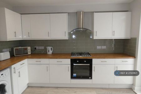 1 bedroom in a house share to rent - Photo 4