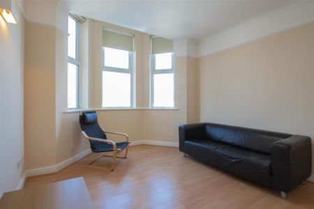 2 bedroom flat to rent - Photo 2