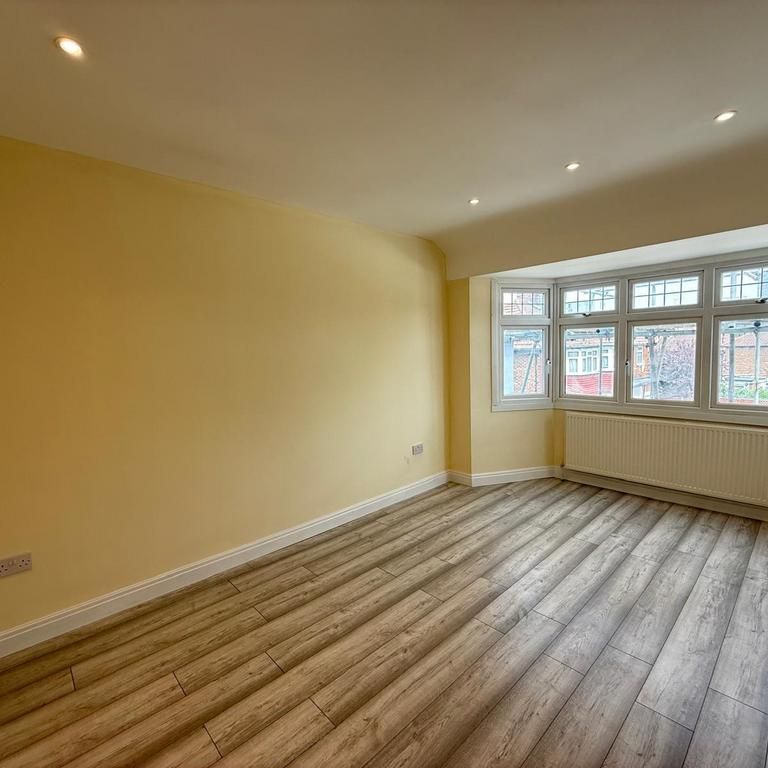 4 bedroom terraced house to rent - Photo 1