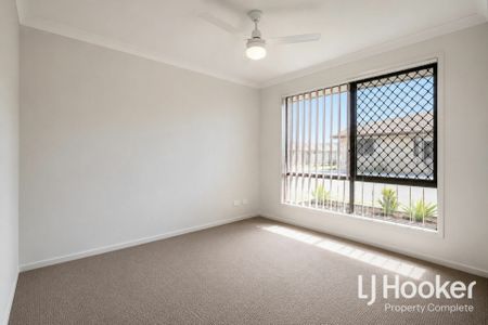 Modern 3 Bedroom Home Offering Family Lifestyle! - Photo 3