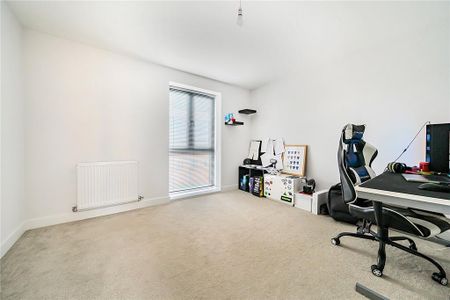 4 bedroom semi-detached house to rent - Photo 5