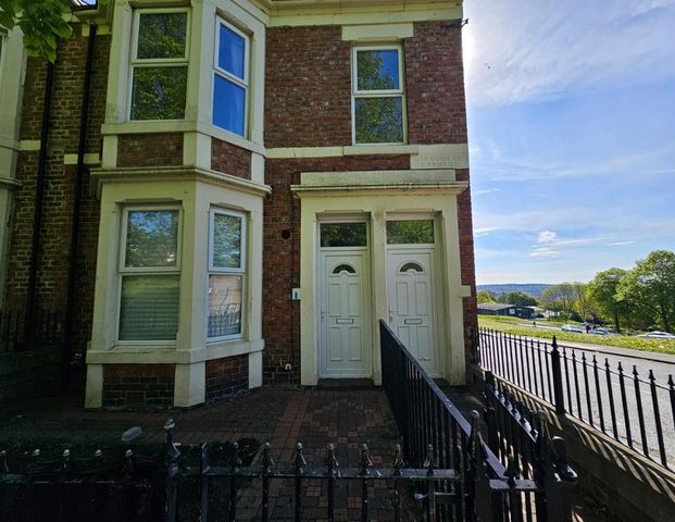3 bedroom flat to rent - Photo 1