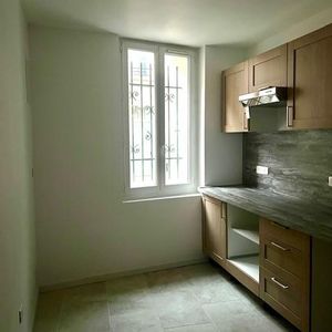 Location Appartement 2 pièces 43m² TOURVES 83170 - Photo 2