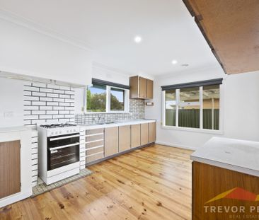 3 Harvard St, Wendouree VIC 3355 - Photo 6