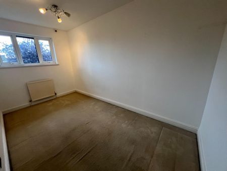 3 Bed House - Semi-Detached - Photo 5