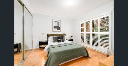 Peaceful & leafy outlook with a generous modern layout - Photo 3