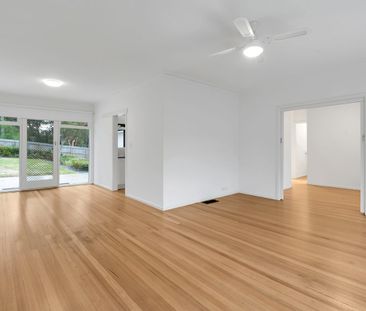 Spacious family living in prime Doncaster East - Photo 1