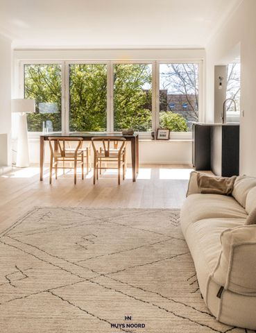 Magnifiek gerenoveerd drie-slaapkamer appartement - Photo 2