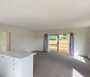 Brand new family home! - Photo 2