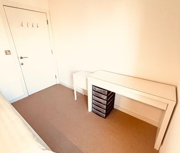 Room in a Shared Flat, Clubhouse Apartments, E14 - Photo 3