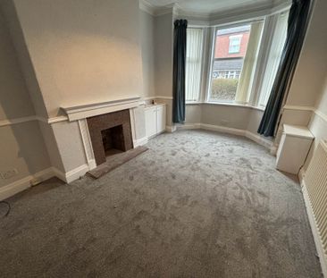 Price £1,000 pcm - Available Now - Unfurnished - Photo 5