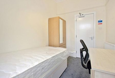 3 bedroom flat to rent - Photo 5