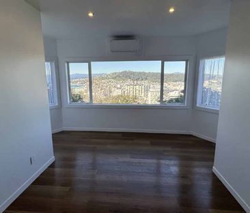 FABULOUS THREE BEDROOM APARTMENT: completely renovated throughout - Photo 5