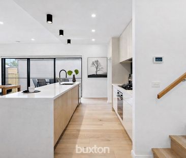 CONTEMPORARY ELEGANCE - Photo 5