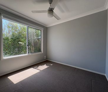 Townhouse Located in a Quiet Complex - Photo 4