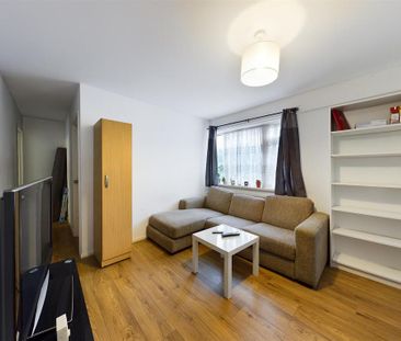 3 bedroom flat to rent - Photo 2