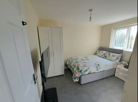 Room in a Shared House, Newton Heath, M40 - Photo 3