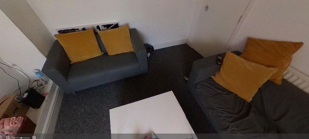4 bedroom house of multiple occupation to rent - Photo 1