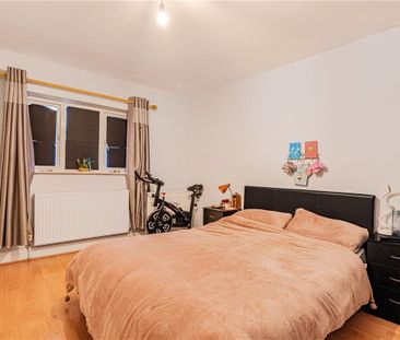 A well-presented first-floor, two-bedroom apartment located in the ... - Photo 5