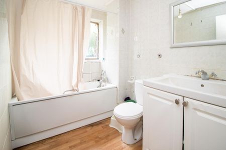 3 bedroom terraced house to rent - Photo 3