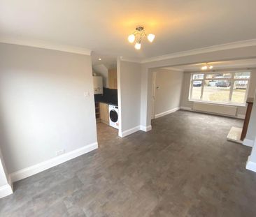 3 bedroom semi-detached house to rent - Photo 6