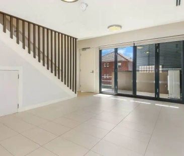 “Modern Townhouse Style Apartment” - Photo 6