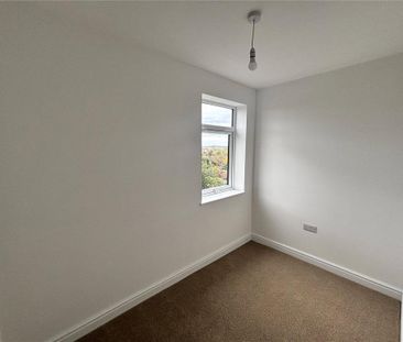 3 bedroom end of terrace house to rent - Photo 5