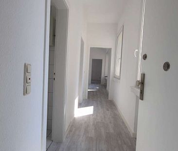 Köln: MODERNISIERTE ZWEI ZIMMERWOHNUNG mit HOHEN DECKEN und EINBAUKÜCHE in TOP LAGE in der INNENSTADT - Photo 2