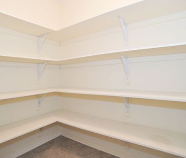 For Lease - 77 Ness Drive, Richmond Hill, Ontario - Photo 2