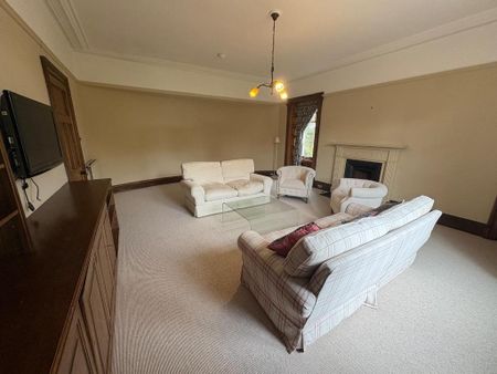 4 bedroom flat to rent - Photo 2