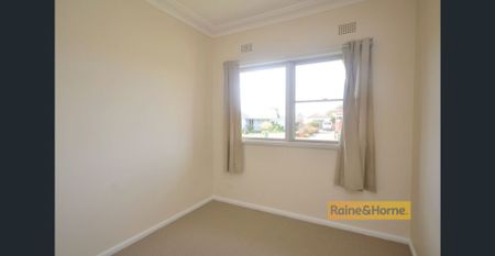 GREAT LOCATION, ROOM FOR ALL THE FAMILY! - Photo 4