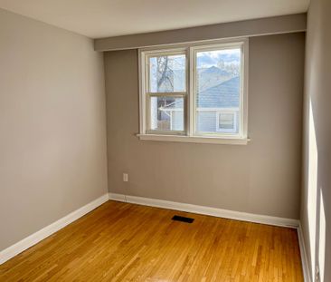 For Lease - 150 Kerr Street, Oakville, Ontario - Photo 4