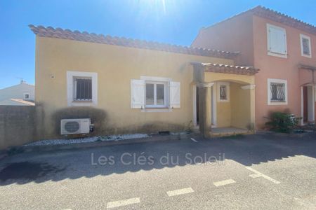 Location maison 2 chambres 58 m² Cuers - Photo 2