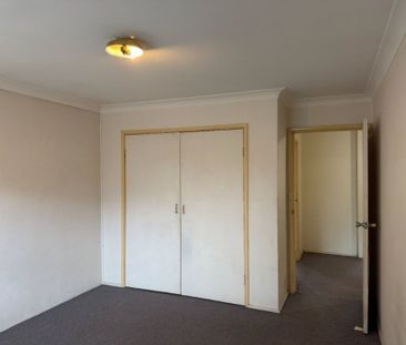Location&comma; Spacious Town House - Photo 2