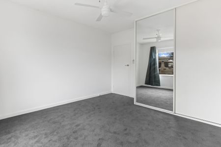 Low-Maintenance Impressive Unit in a Prime City-Fringe Spot! - Photo 2