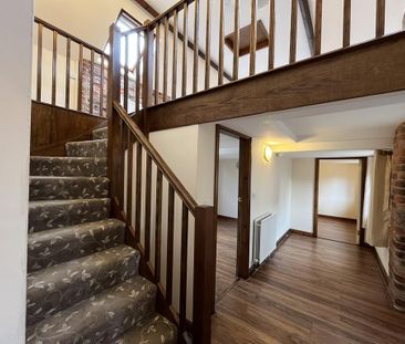 2 bedroom barn conversion to rent - Photo 1
