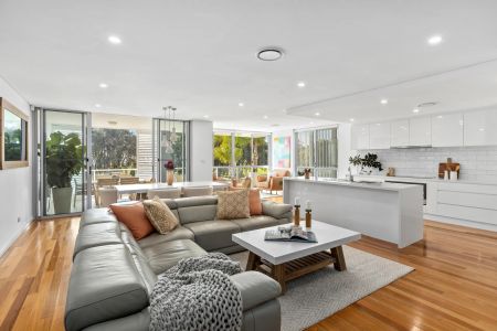 Executive three bedroom apartment in Prime North Wollongong Location - Photo 3