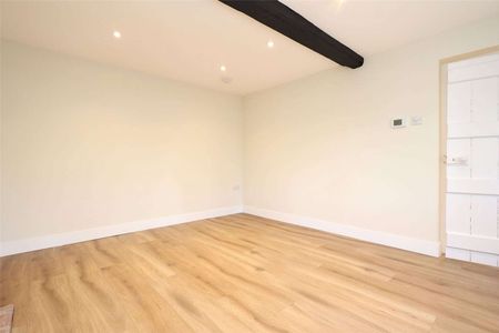 A wonderful 3 bedroom detached property to rent at Welford, approximately 7 miles north of Newbury. - Photo 2